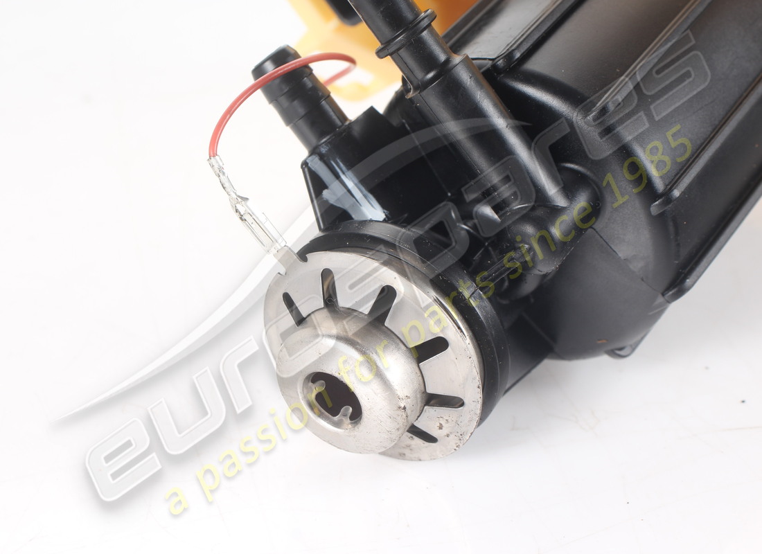 used ferrari rh fuel pump filter. part number 282784 (5)