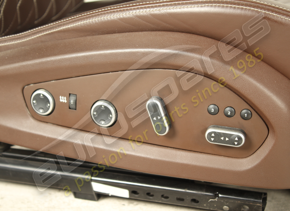 USED FERRARI COMPLETE SEAT SET WITH REAR SCREENS. PART NUMBER EAP1564144 (8) used ferrari complete seat set with rear screens. part number eap1564144 (8)