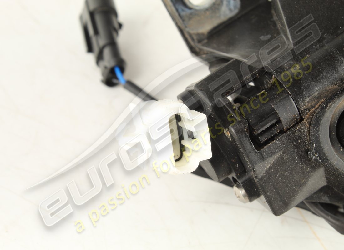 USED FERRARI COMPLETE MODULO MANIGLIA DX GDX. PART NUMBER 820611 (4) used ferrari complete modulo maniglia dx gdx. part number 820611 (4)