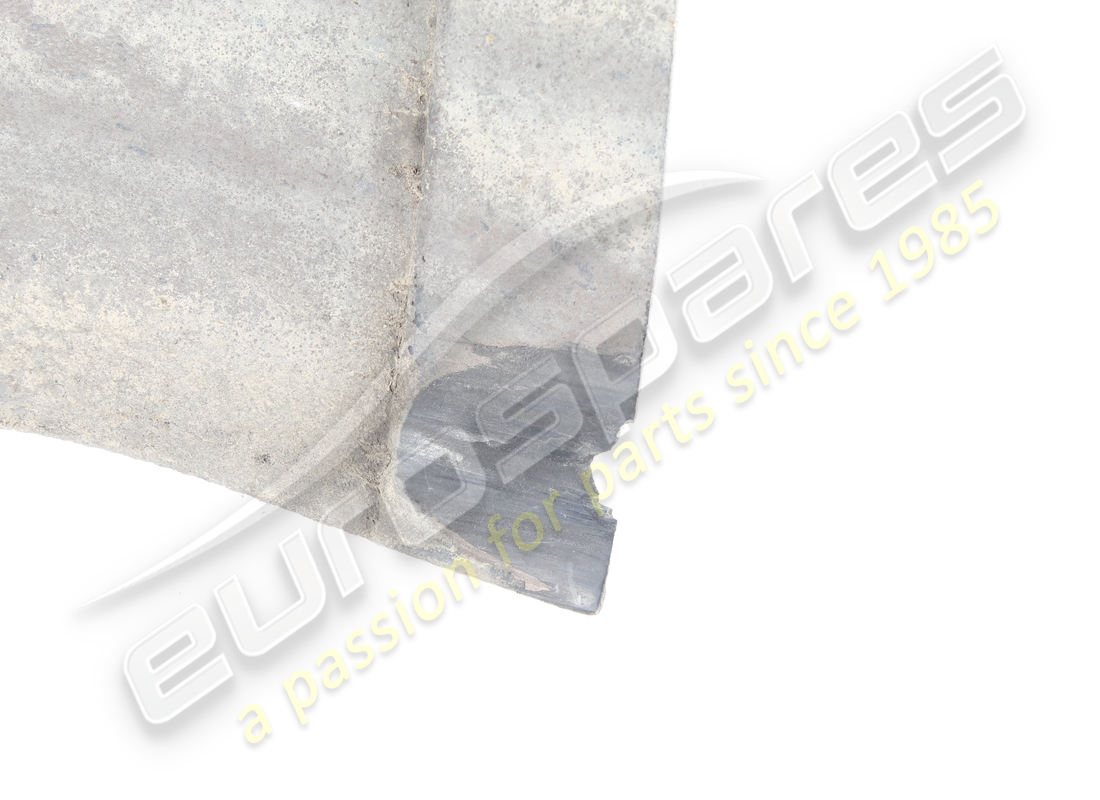 damaged maserati front rh wheelhouse guard. part number 372500526 (3)