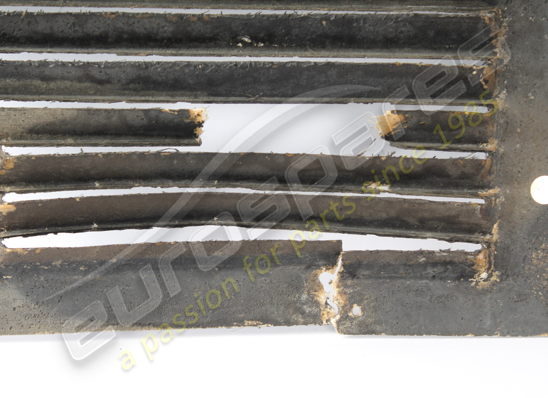 damaged ferrari lh front wheel arch shield. part number 61479000 (3)