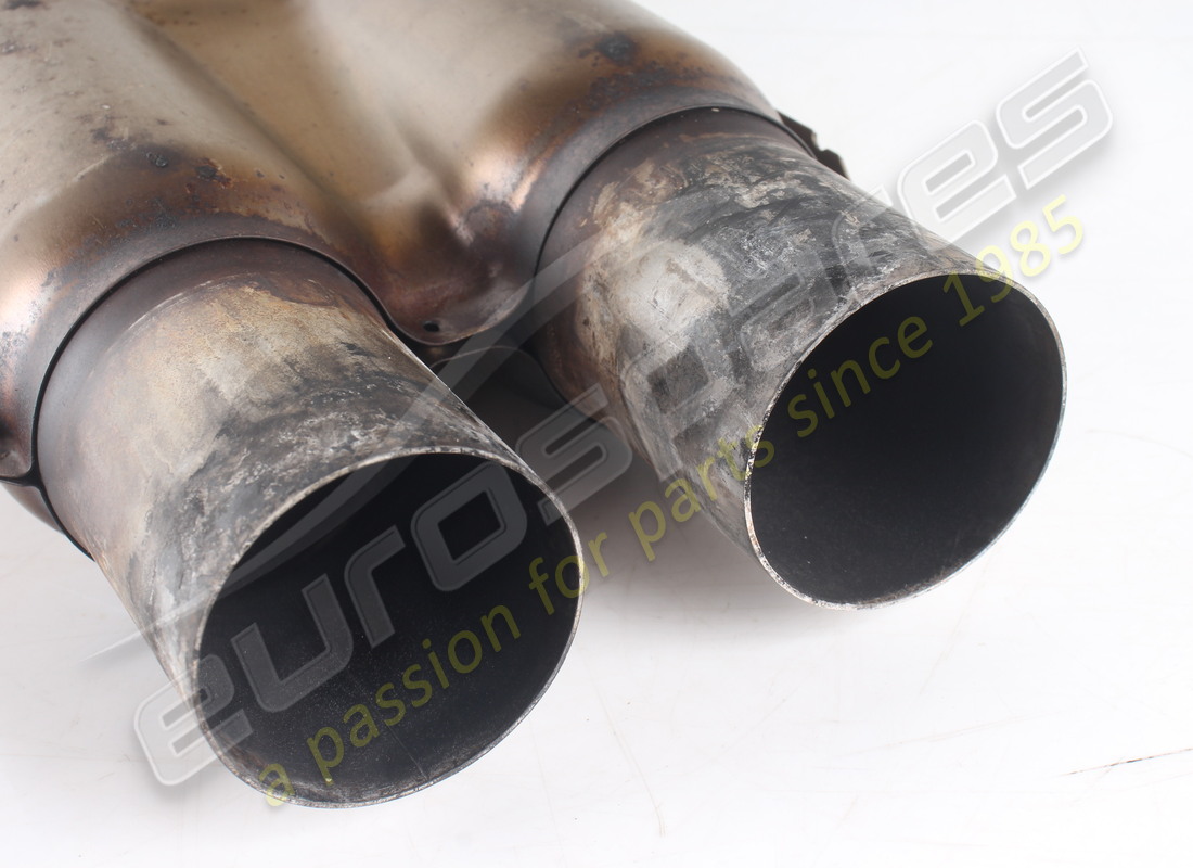 USED FERRARI CENTRAL EXTENSION. PART NUMBER 325600 (5) used ferrari central extension. part number 325600 (5)