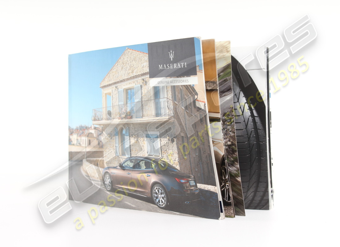 new maserati m156 accessories brochure it. part number 940000351 (2)