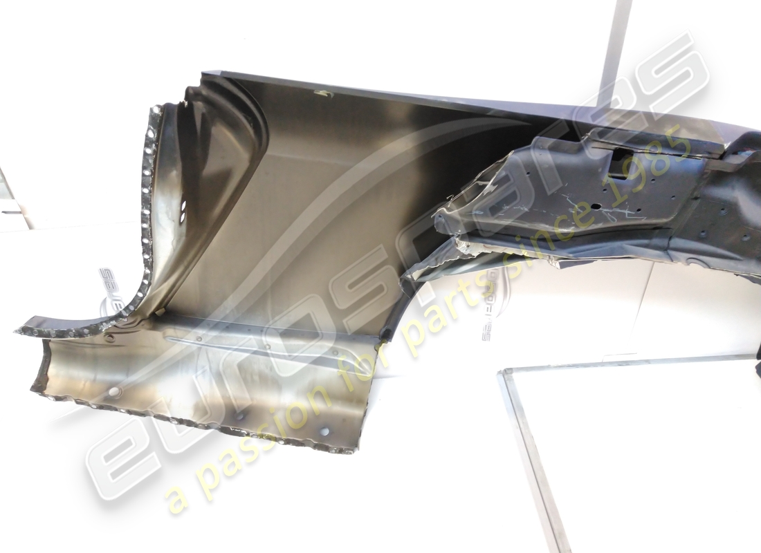 used maserati rh rear fender. part number 81473300 (6)