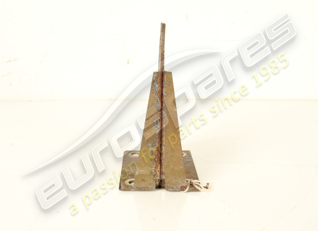 used ferrari rh bumper support. part number 65033000 (2)
