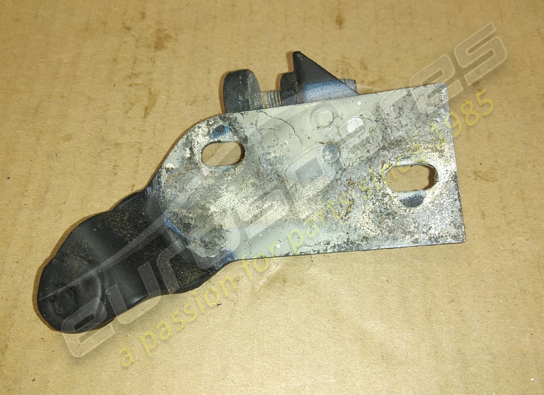 used ferrari bracket. part number 63136700 (2)