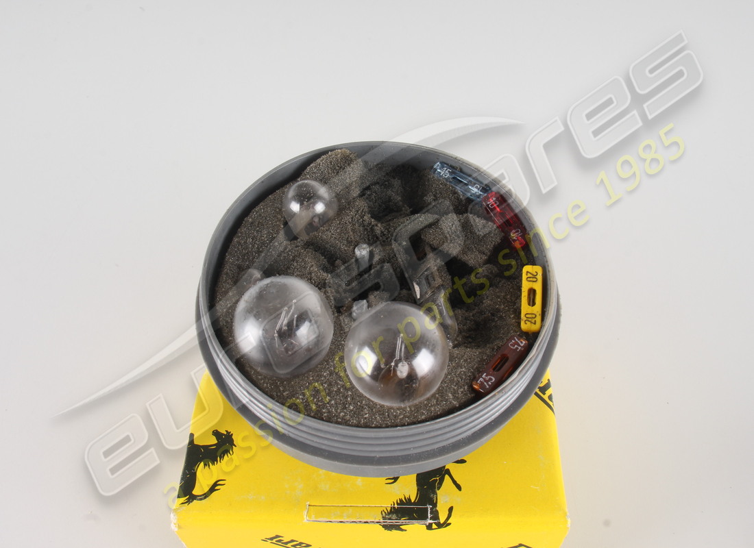 new ferrari box with spare bulbs. part number 138672 (2)
