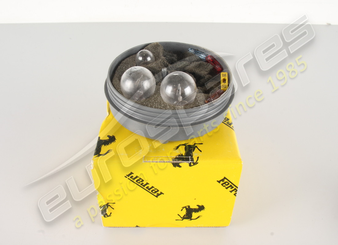 new ferrari box with spare bulbs. part number 138672 (1)
