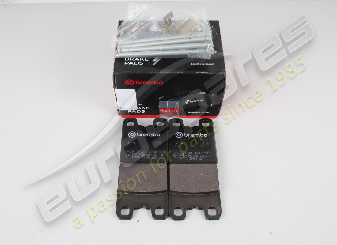 new oem hand brake pad set. part number 673010332 (1)