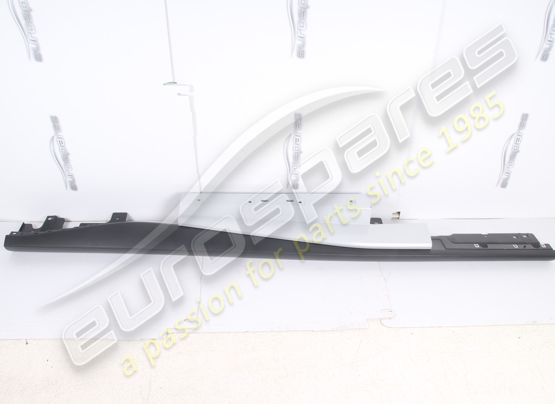 NEW (OTHER) Ferrari COMPLETE RH SILL TRIM PANEL . PART NUMBER 88826110 (1)