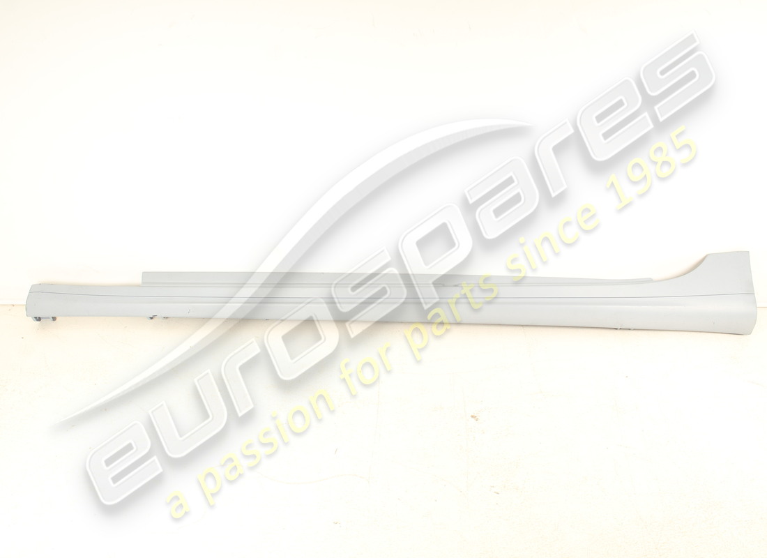 new maserati lh side skirt (primer). part number 673000023 (1)