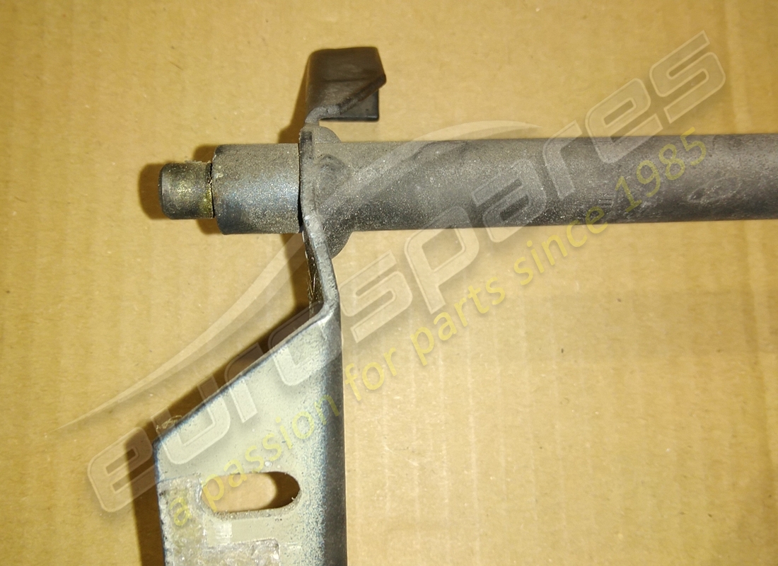 damaged ferrari pin. part number 62790400 (2)