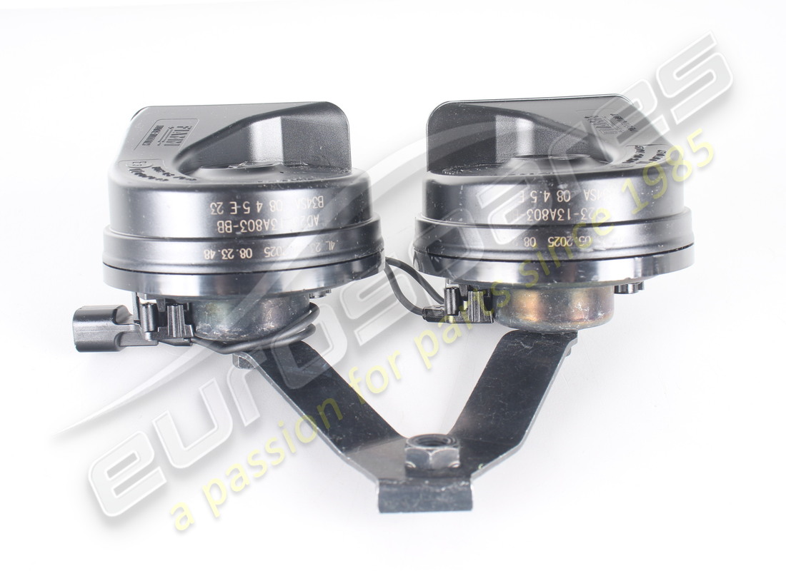 NEW ASTON MARTIN HORN ASSEMBLY & BRACKET. PART NUMBER AD2313A803BB (4) new aston martin horn assembly & bracket. part number ad2313a803bb (4)