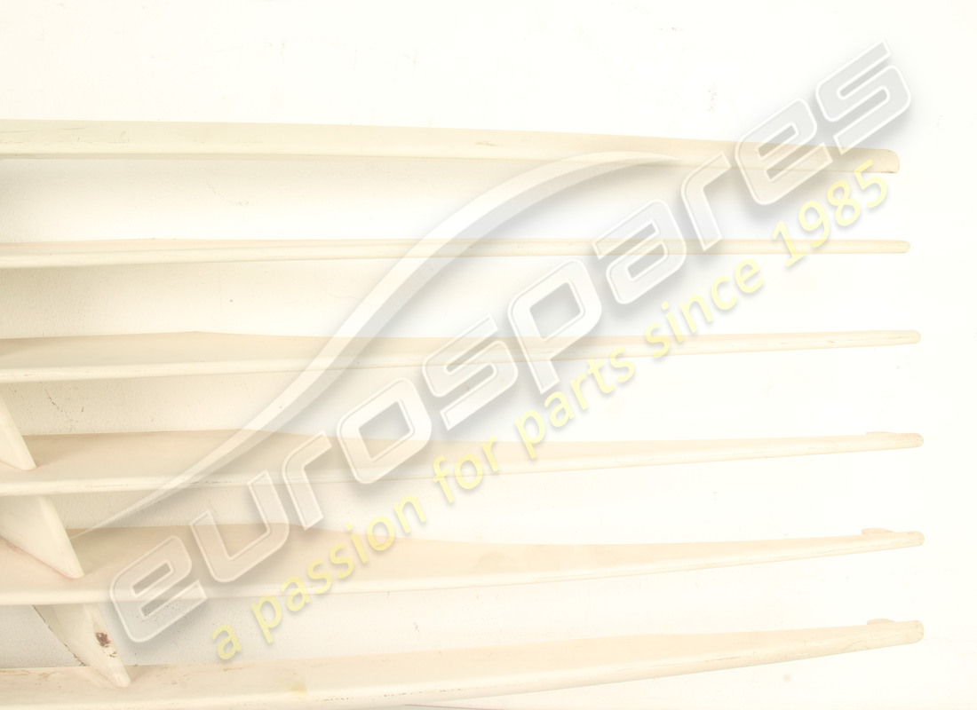 new ferrari rh side intake grille (plastic). part number 60671200 (4)