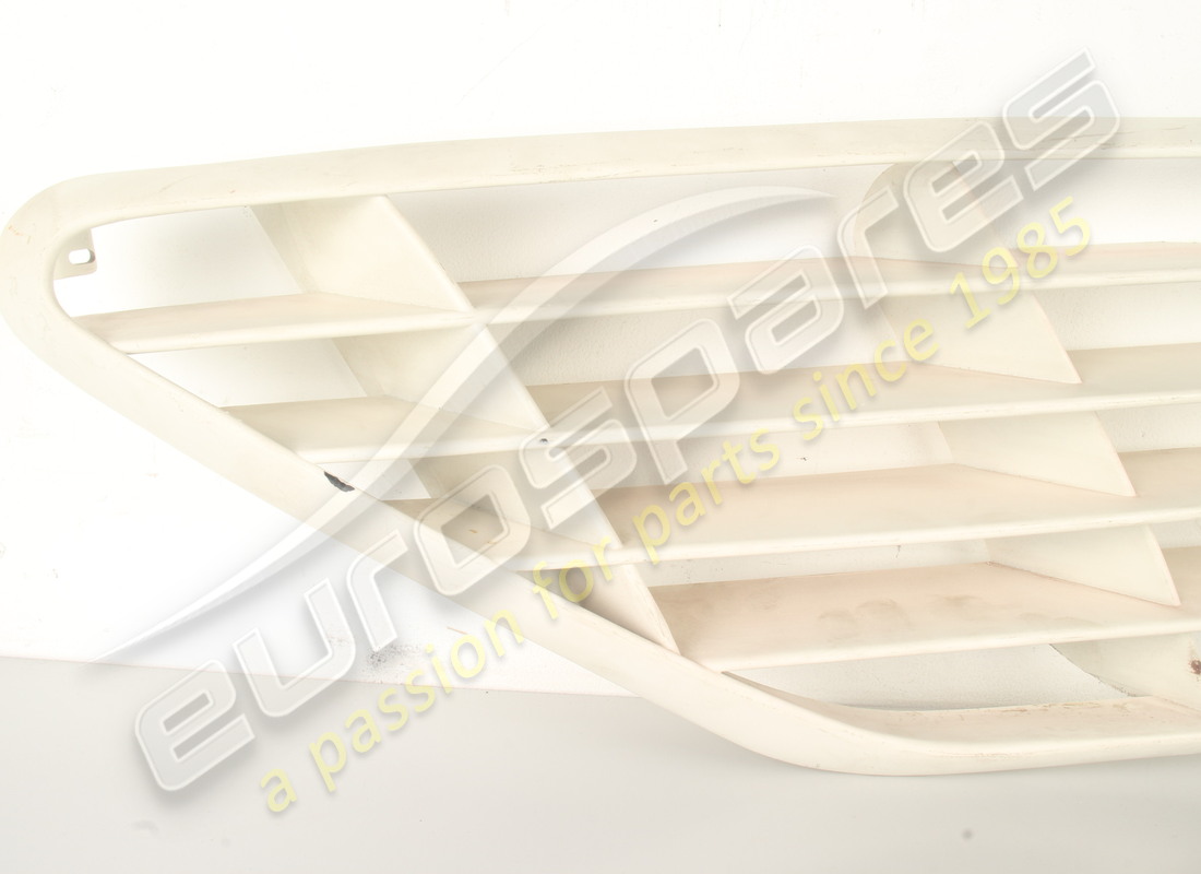 new ferrari rh side intake grille (plastic). part number 60671200 (3)