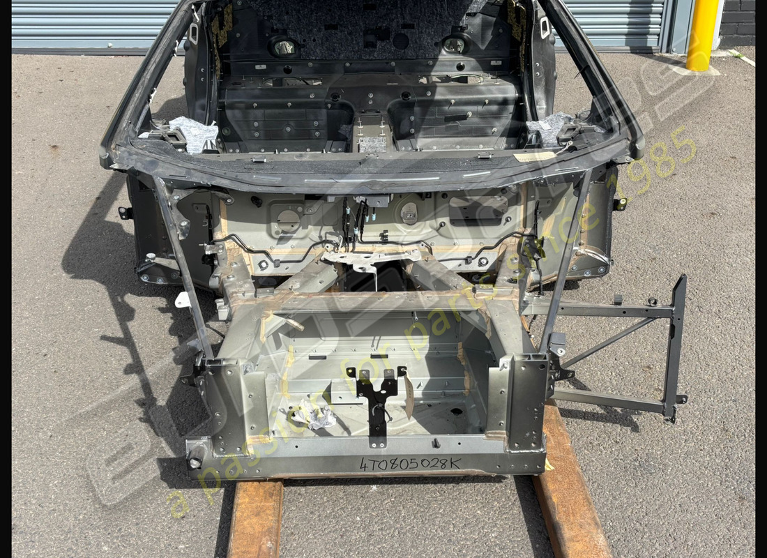 used lamborghini complete lhd bodyshell - coupe. part number eap1564154 (2)