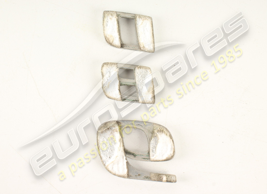 used aston martin badge, db9. part number 4g43001b40ab (2)