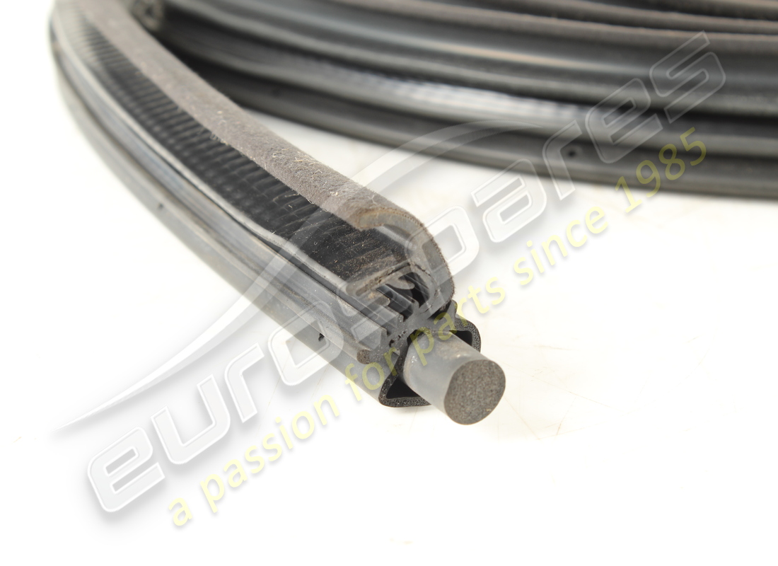 USED MASERATI FRONT LH DOOR RING GASKET. PART NUMBER 67475500 (2) used maserati front lh door ring gasket. part number 67475500 (2)