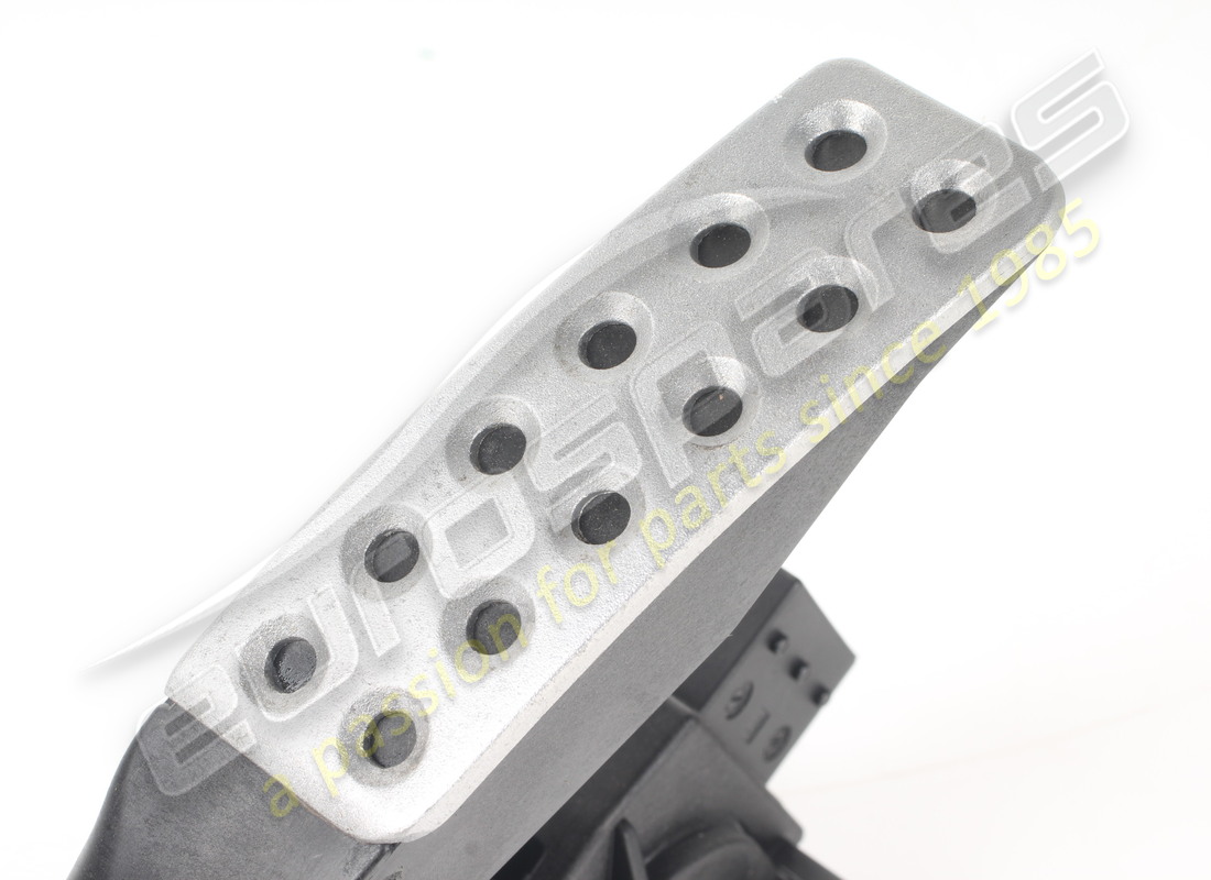 used ferrari complete floor-hinged accelera. part number 807331 (5)