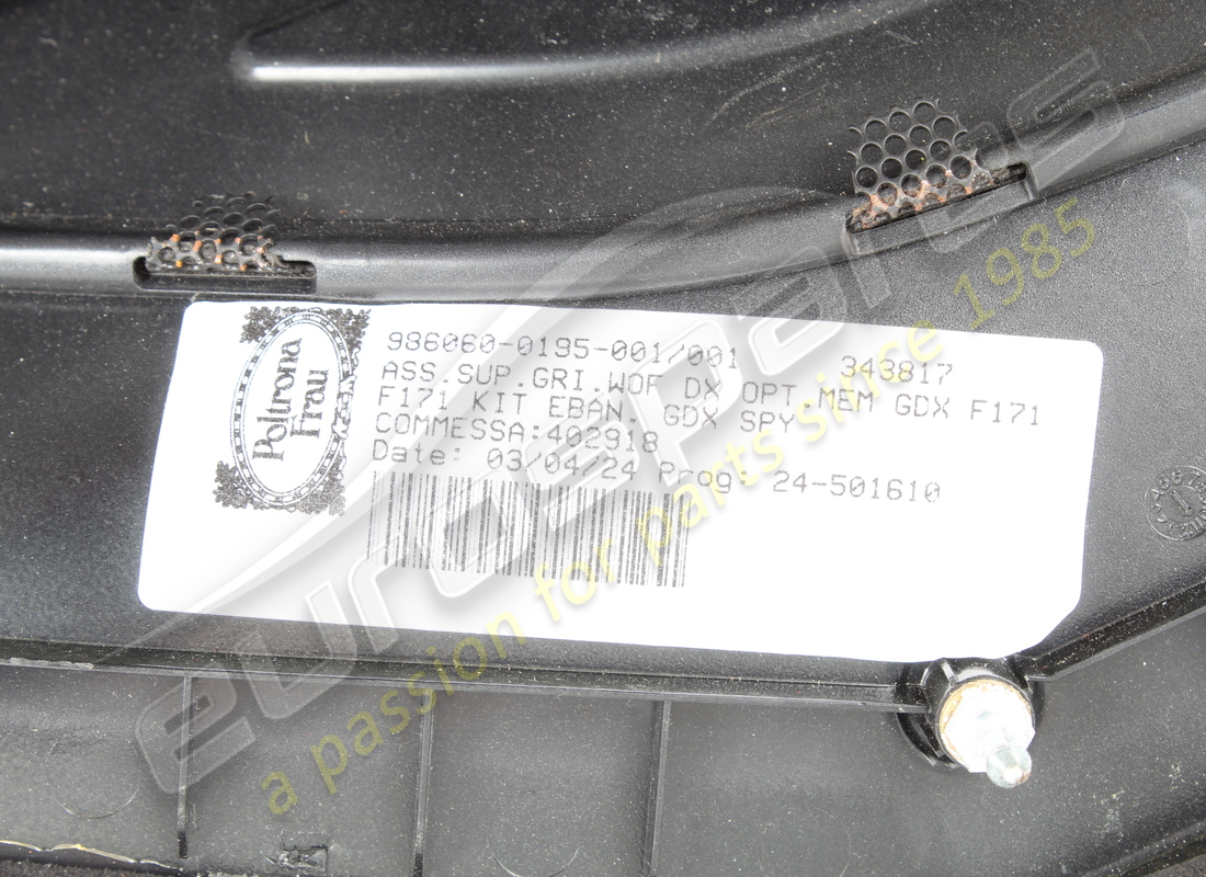 used ferrari complete rh woofer grille mount. part number 976366 (6)