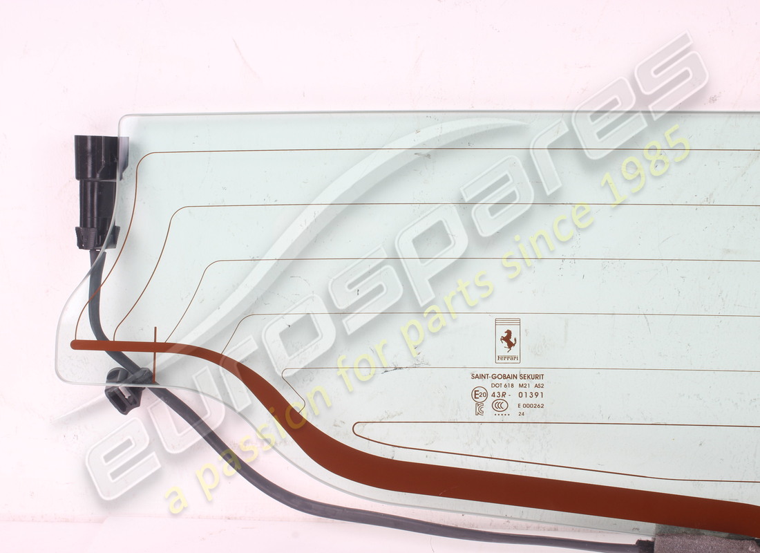 used ferrari cristallo lunotto scendente. part number 903339 (2)