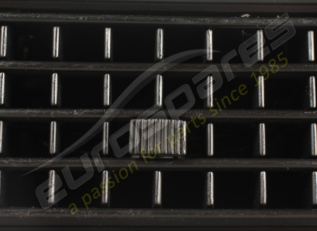 new (other) maserati rh air vent. part number 375580014 (4)