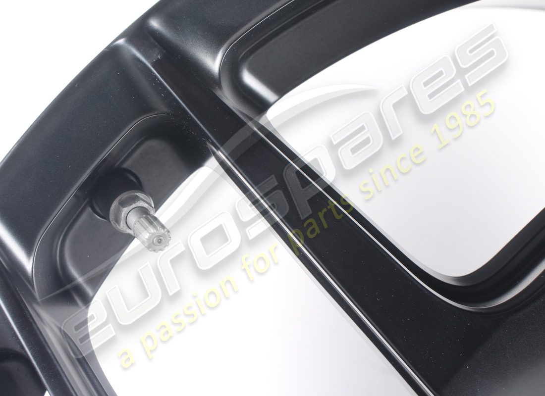 new (other) ferrari lh rear wheel. part number 325268 (3)