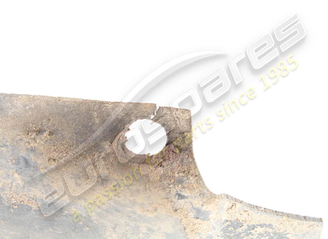 used maserati front lh wheelhouse guard. part number 372500525 (4)