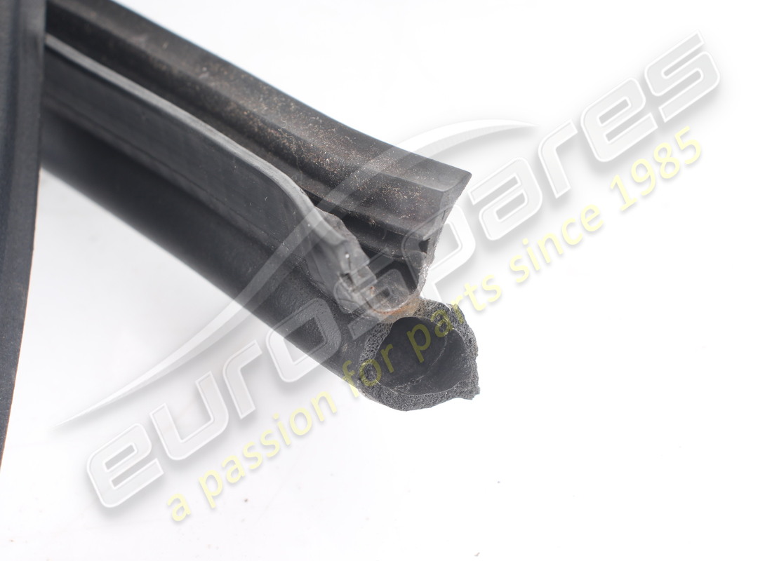 used ferrari boot rubber - sold per metre. part number mc34771 (3)