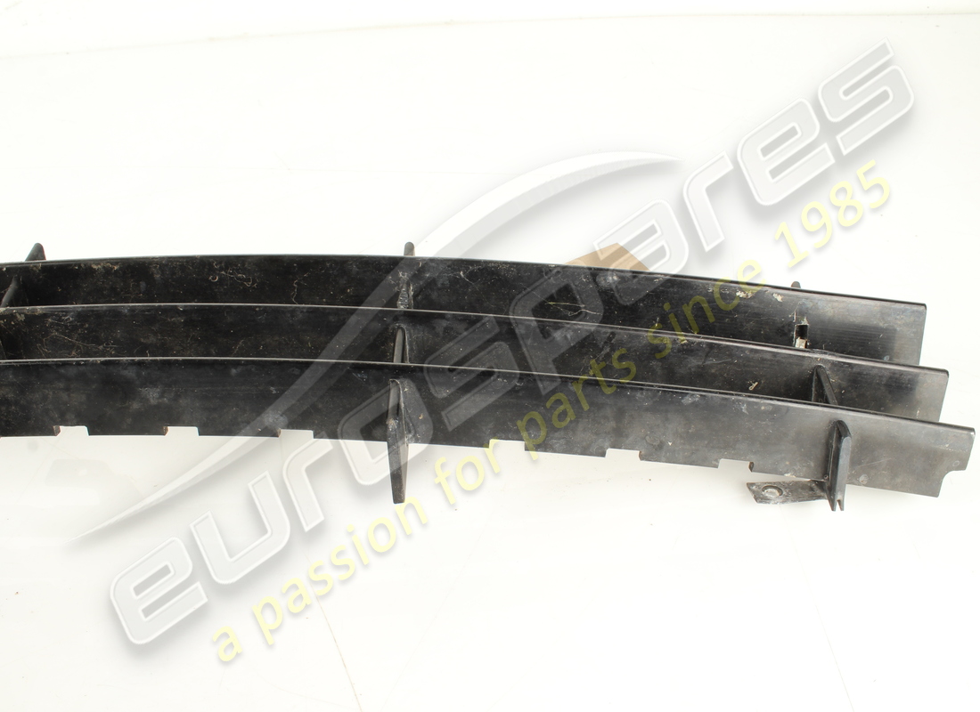 damaged ferrari front radiator grille. part number 64909900 (5)
