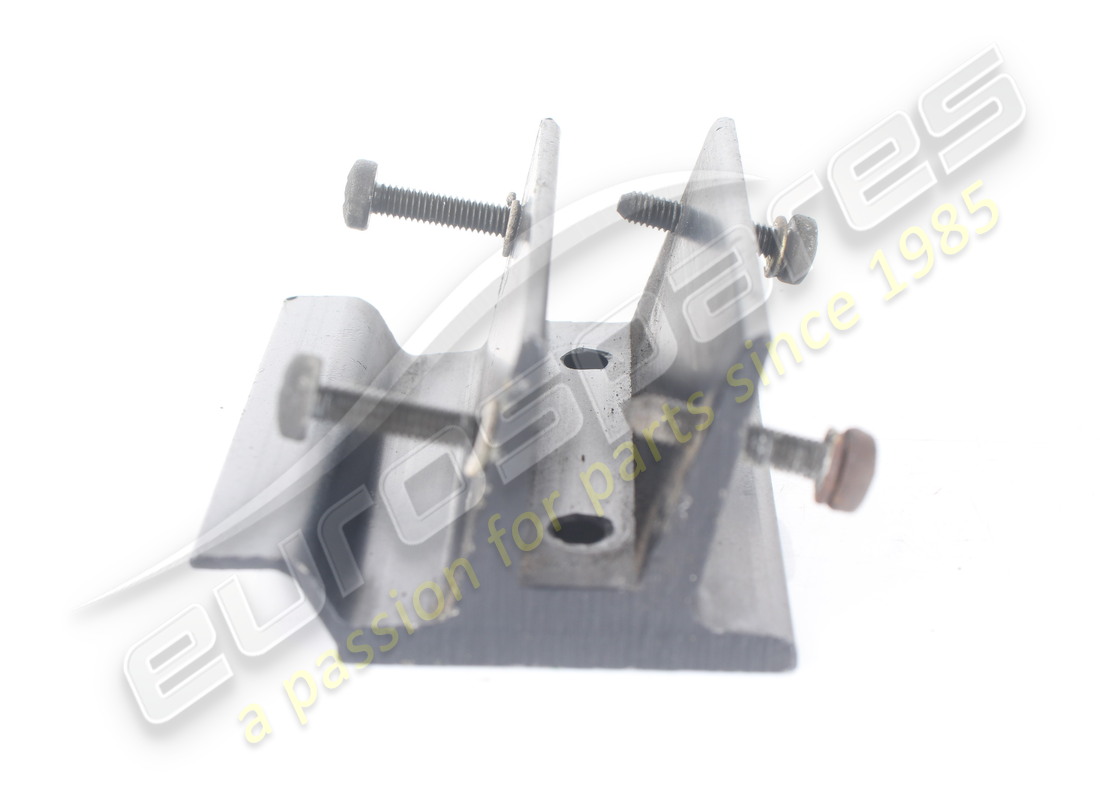 used maserati support. part number 393250303 (4)