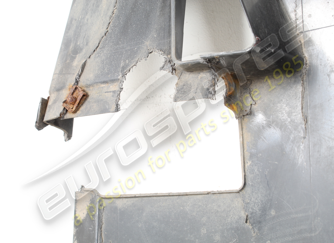 damaged ferrari rear underbody shield. part number 84200000 (5)
