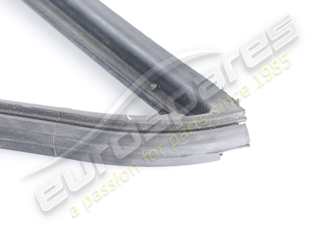 NEW FERRARI RH FRONT QUARTER LIGHT RUBBER. PART NUMBER 20065009 (3) new ferrari rh front quarter light rubber. part number 20065009 (3)