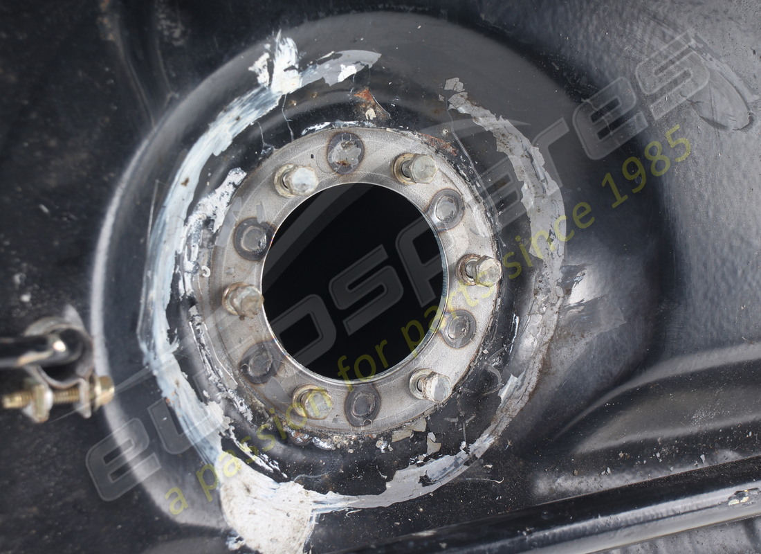 used maserati fuel tank. part number 379230006 (4)