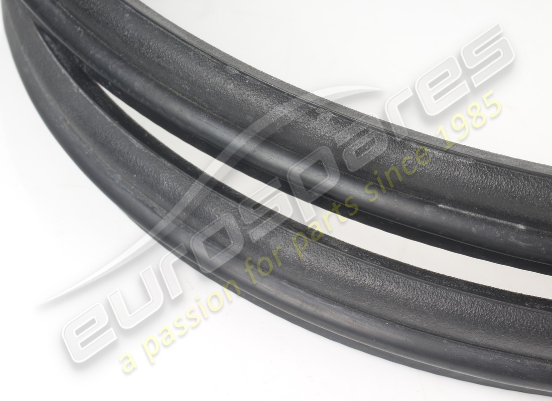 used ferrari guarnizione vasca baule. part number 819615 (3)
