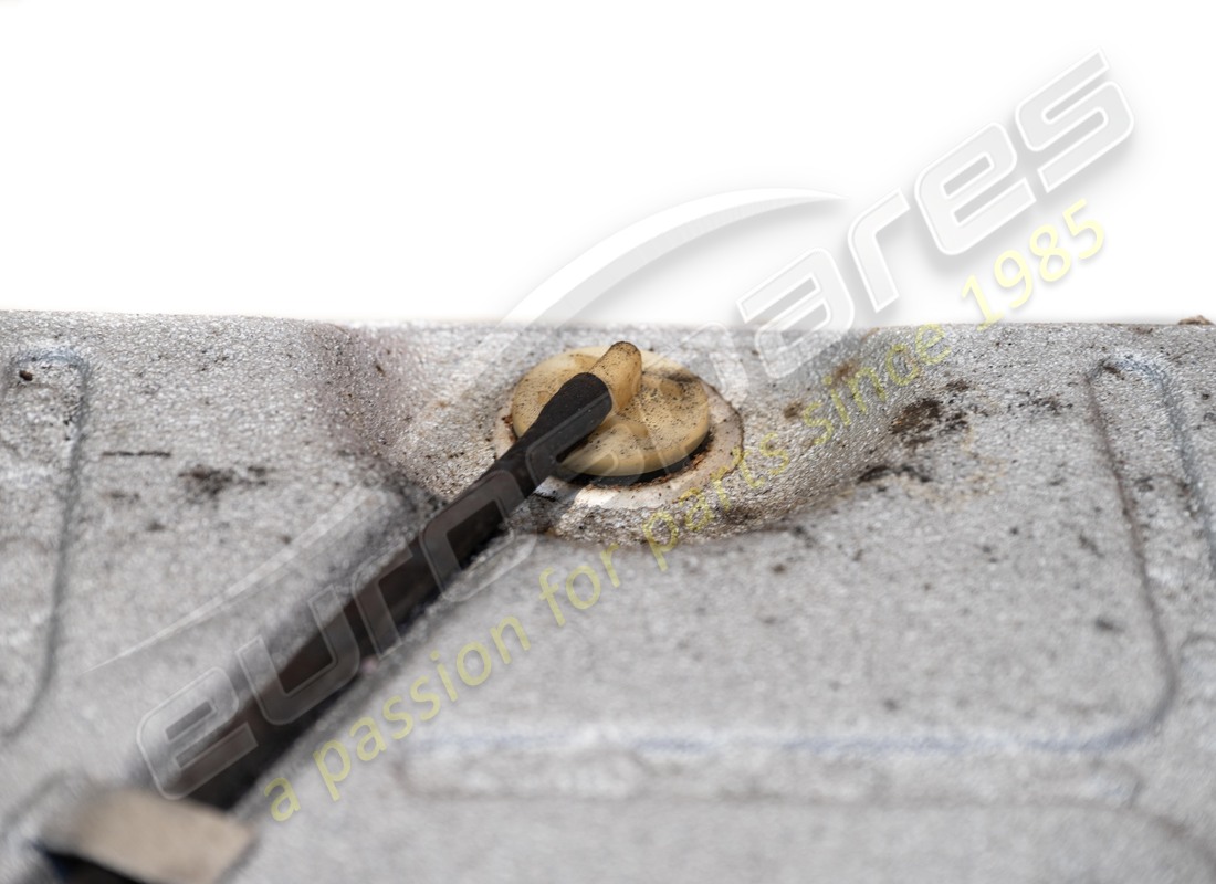used ferrari fuel tank. part number 165129 (6)