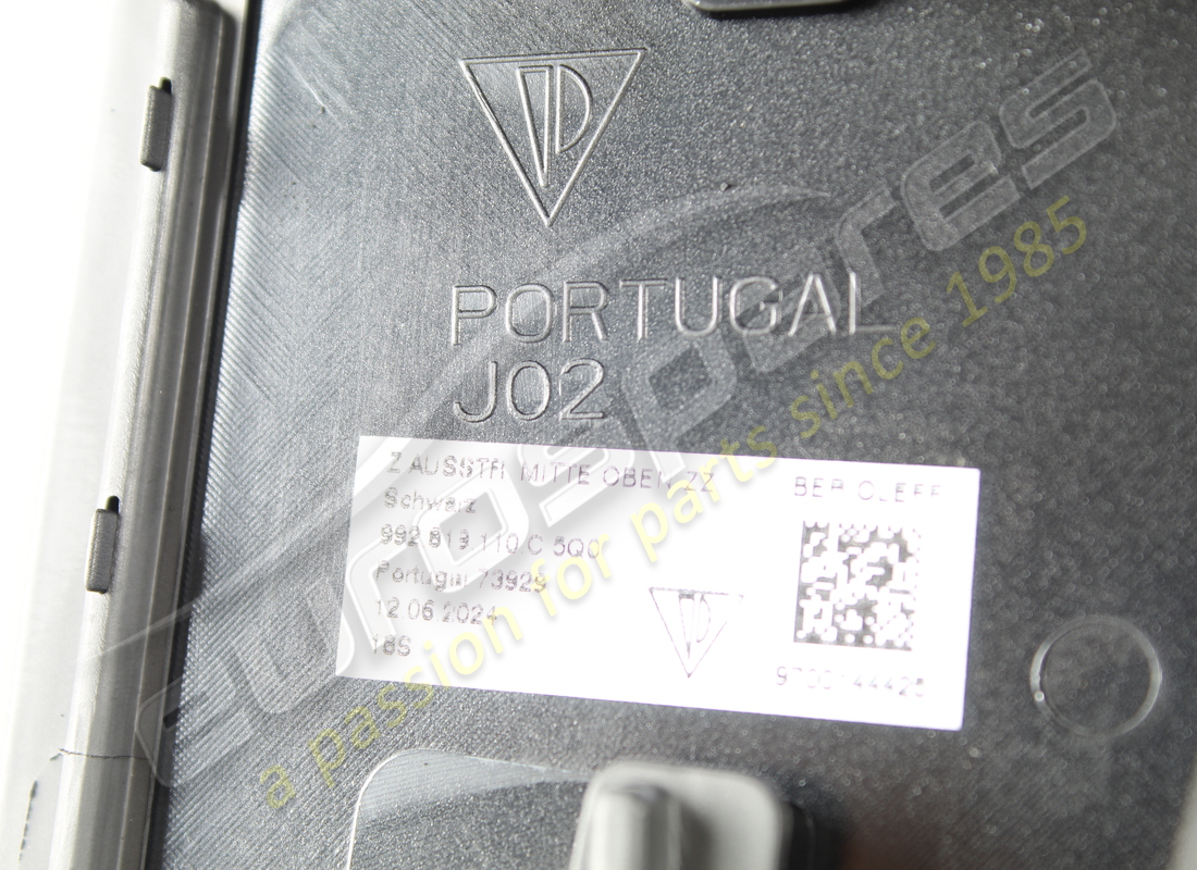 NEW PORSCHE PANEL WITH VENT BLACK. PART NUMBER 992819110C5Q0 (5) new porsche panel with vent black. part number 992819110c5q0 (5)