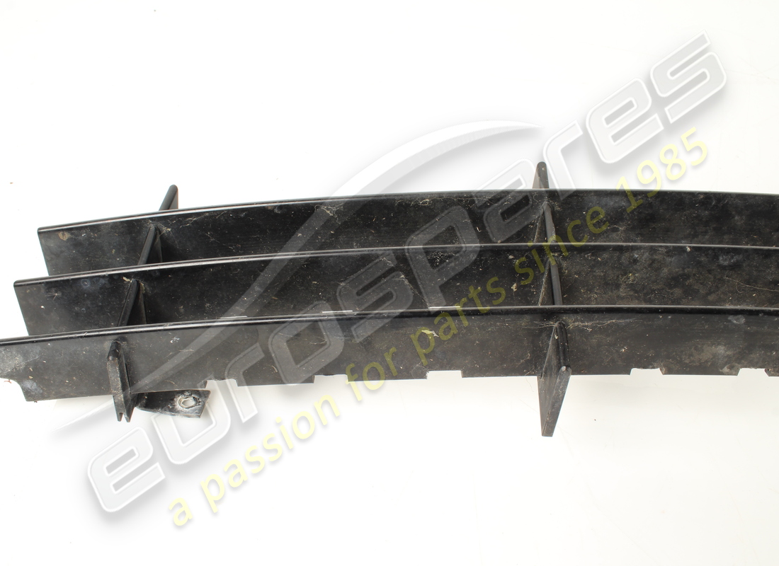 damaged ferrari front radiator grille. part number 64909900 (3)