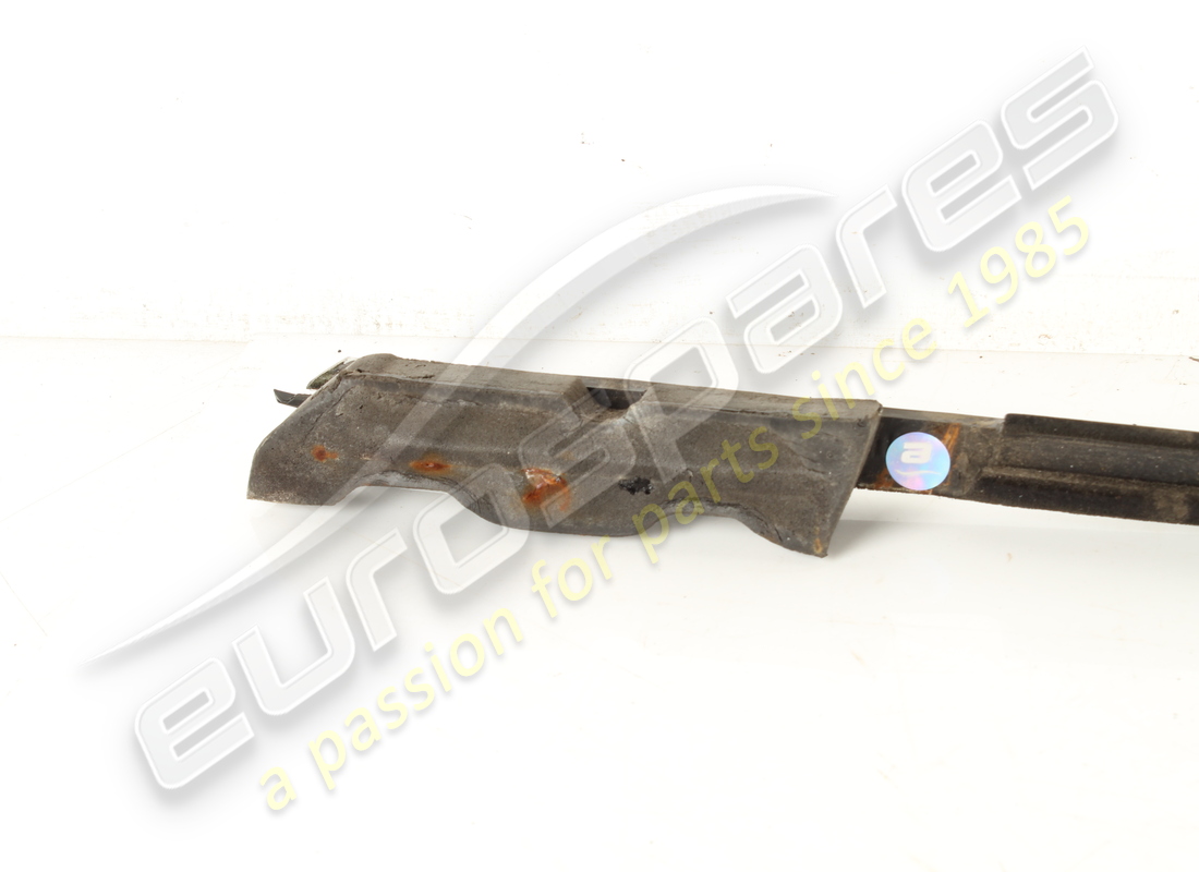 used maserati rh lower front moulding. part number 68473100 (4)