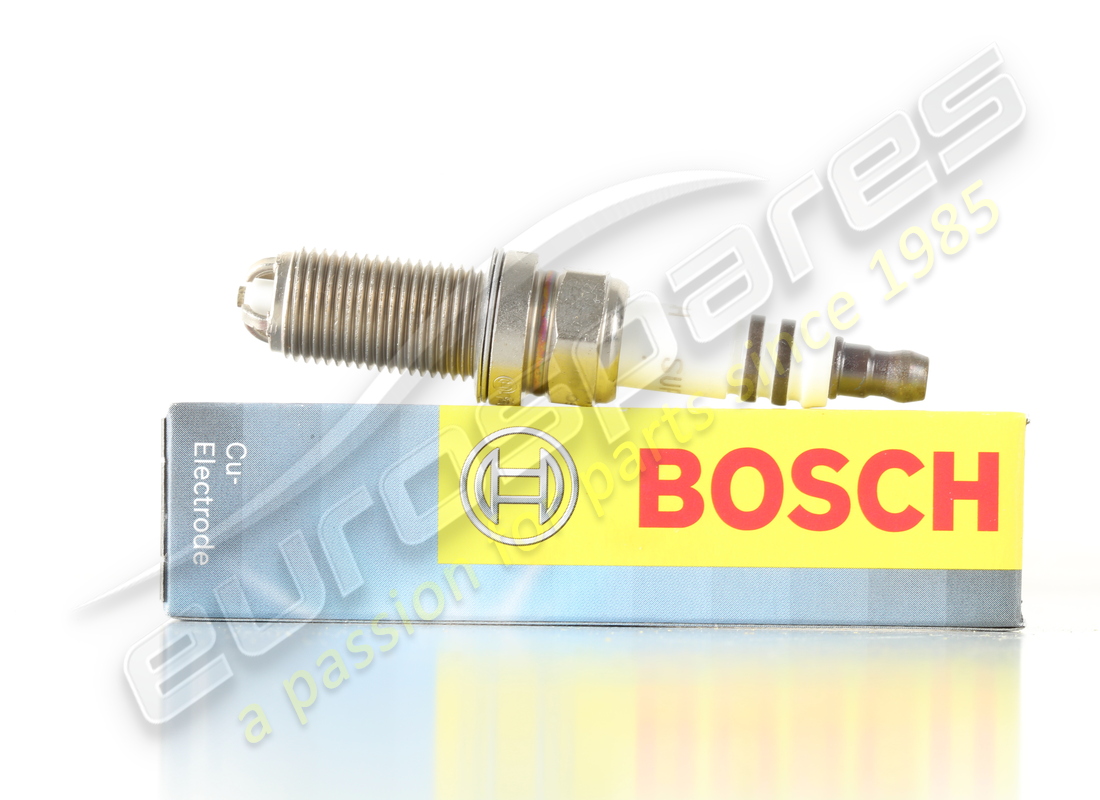 NEW BOSCH SPARK PLUG . PART NUMBER 99917023290 (1)