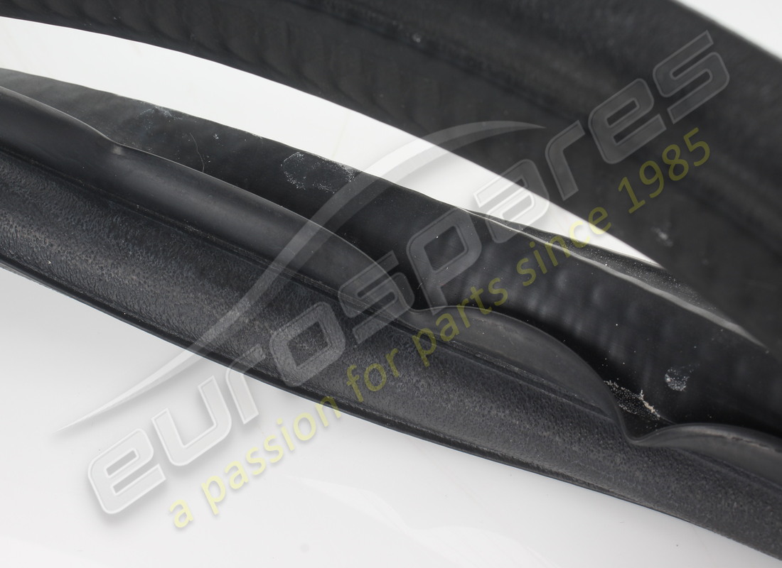 used ferrari guarnizione vasca baule. part number 819615 (2)