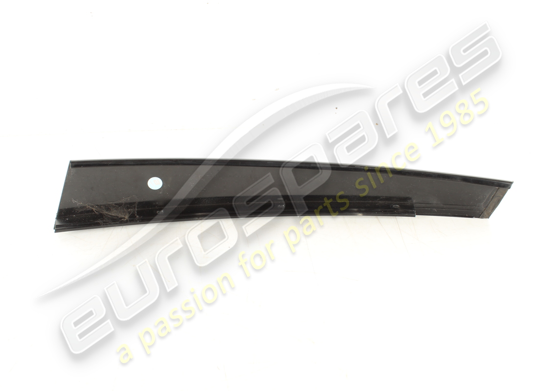 used maserati lh front outer door trim. part number 67066400 (3)