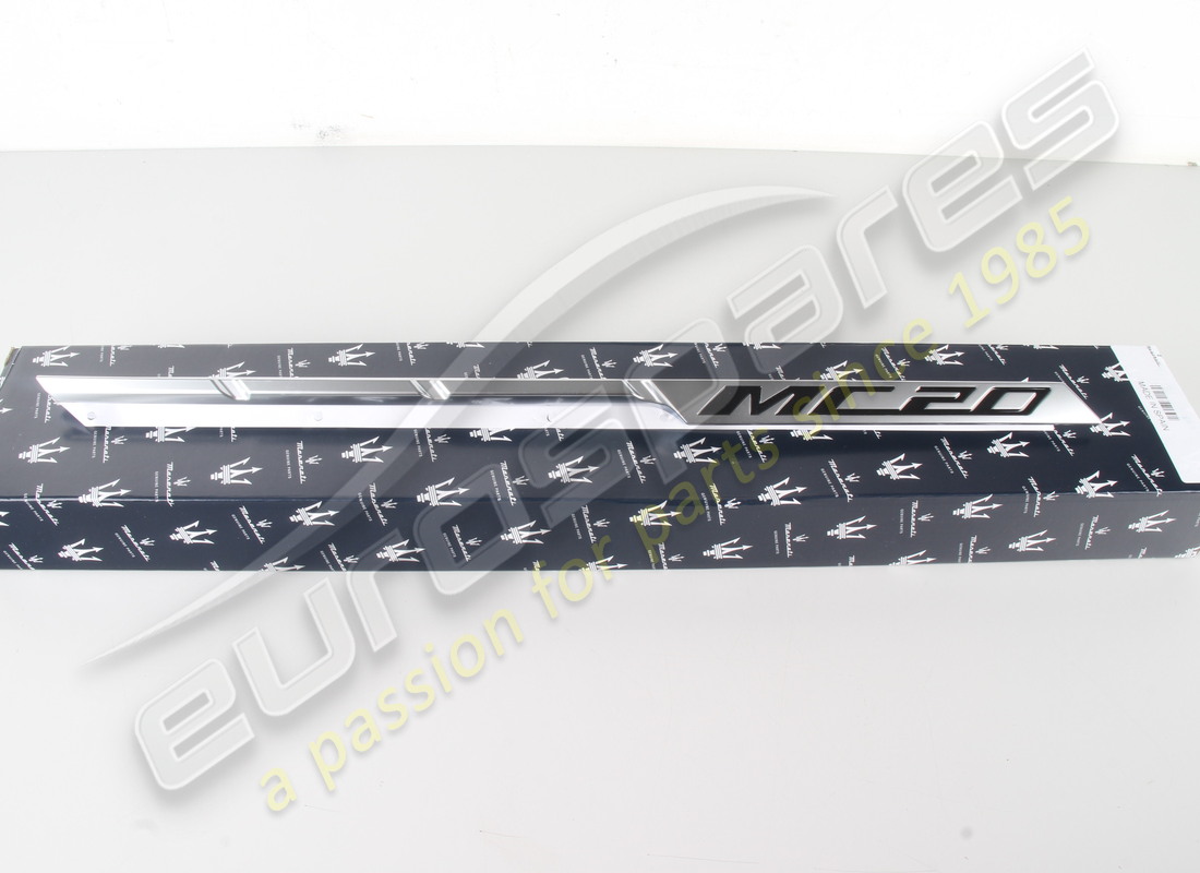 new maserati rh side symbol. part number 670158142 (1)