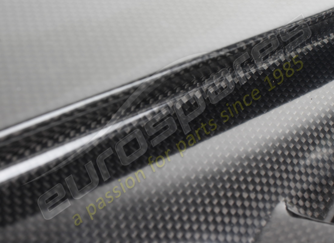 new ferrari rh rear panel -carbon pane. part number 68615000 (2)