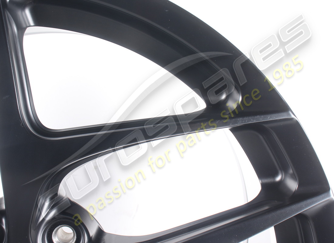 new (other) ferrari lh front wheel. part number 325267 (3)