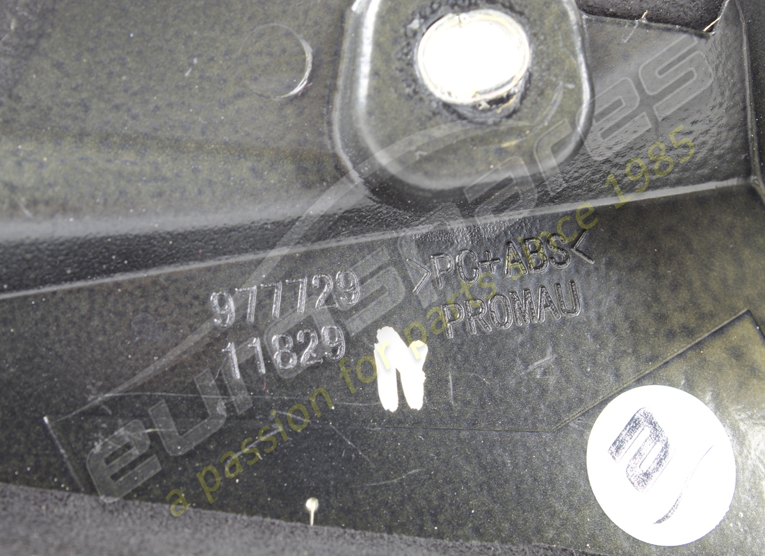 used ferrari complete rh rear fin. part number 947655 (3)
