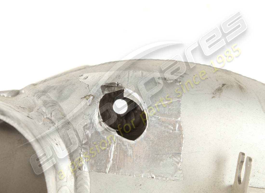 USED FERRARI COMPLETE RH HUB CARRIER AIR IN. PART NUMBER 267465 (3) used ferrari complete rh hub carrier air in. part number 267465 (3)