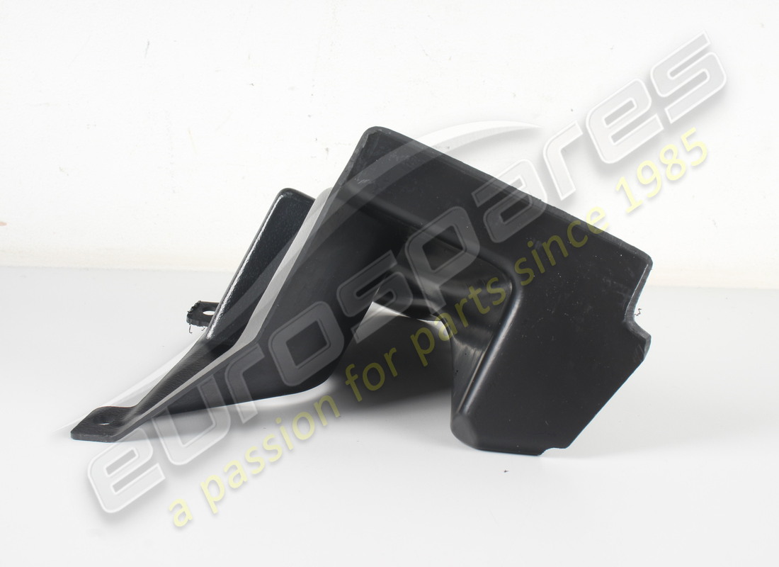 new maserati bumper side air duct. part number 67564900 (3)