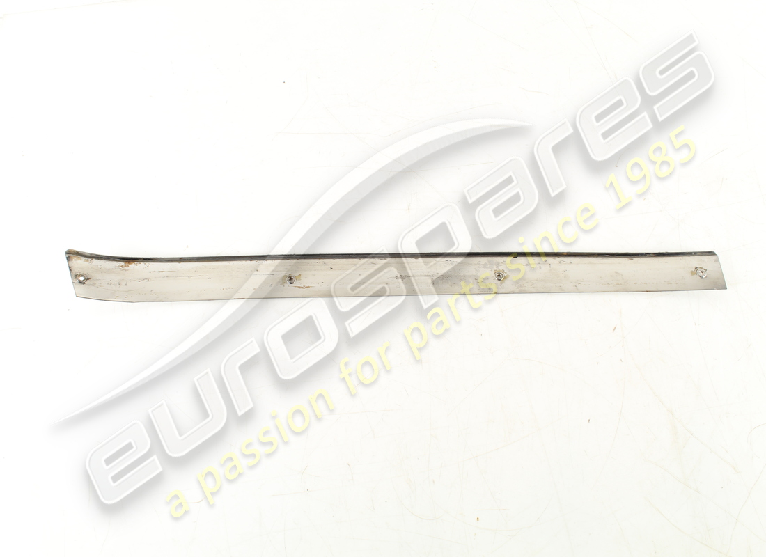 used ferrari lh front pillar moulding. part number 2574422108 (2)