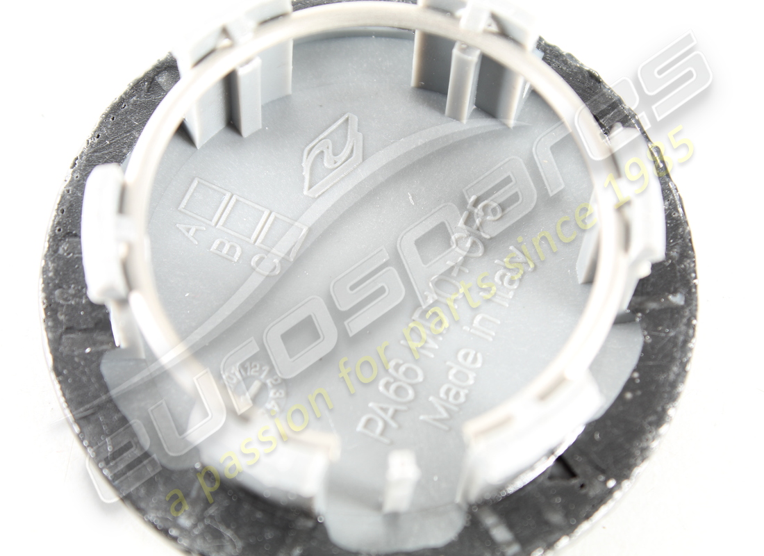 NEW FERRARI HUB CAP. PART NUMBER 889561 (3) new ferrari hub cap. part number 889561 (3)